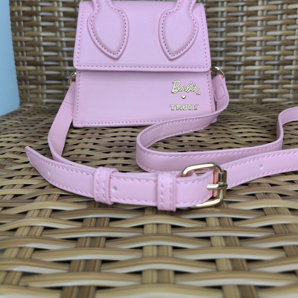 Truly X Barbie Limited Edition Pink Mini Bag Heart Shaped Handle & Crossbody - Picture 3 of 16